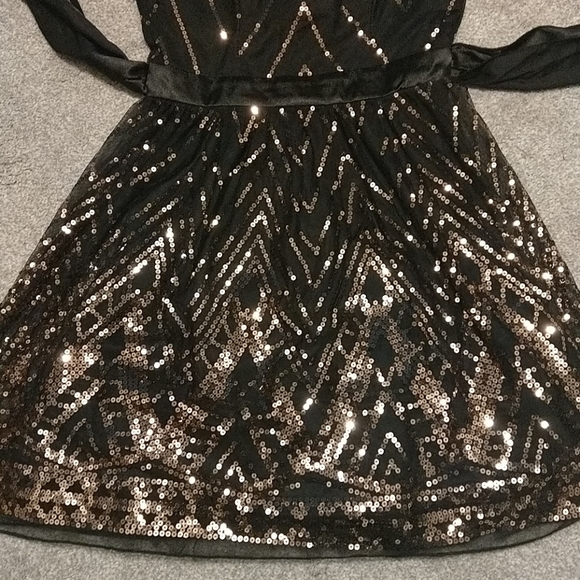 Gold Sequins dress - Picture 3 of 4